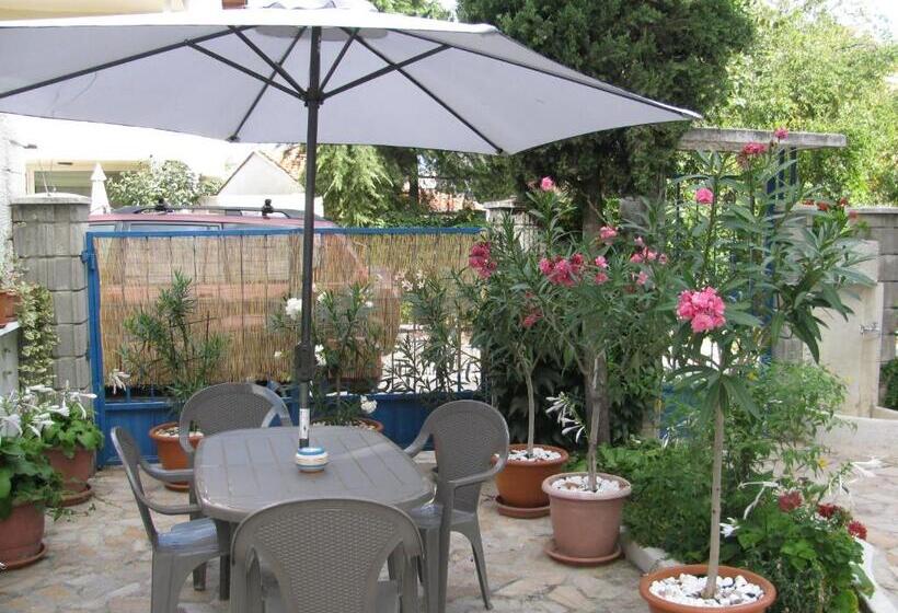 פנסיון Villa Sens