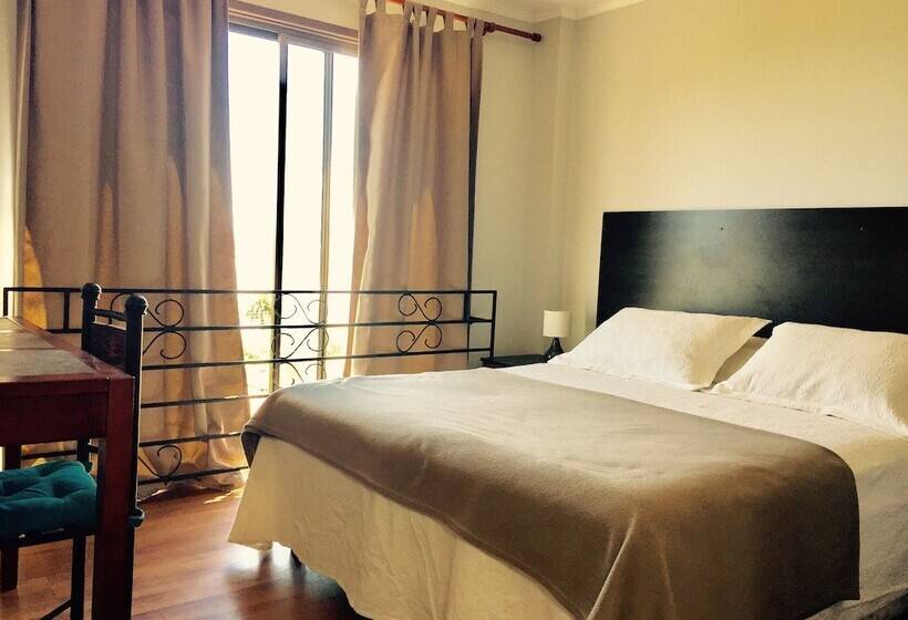 بنسيون Yemanya Hostal