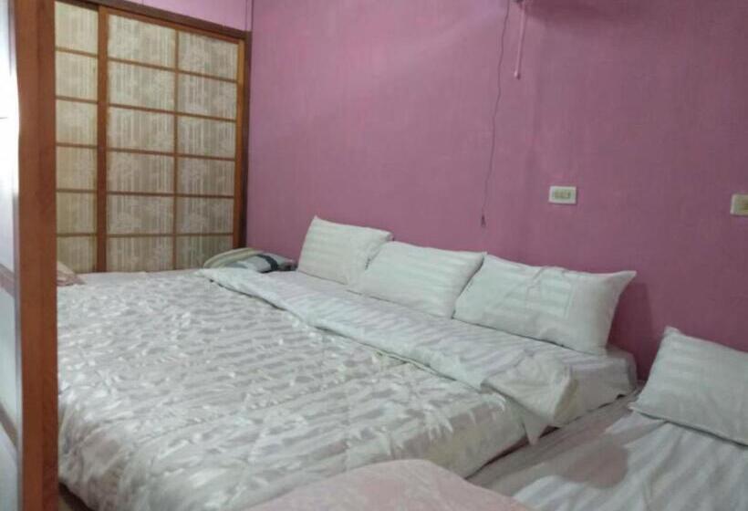 تختخواب و صبحانه Hi Young Castle