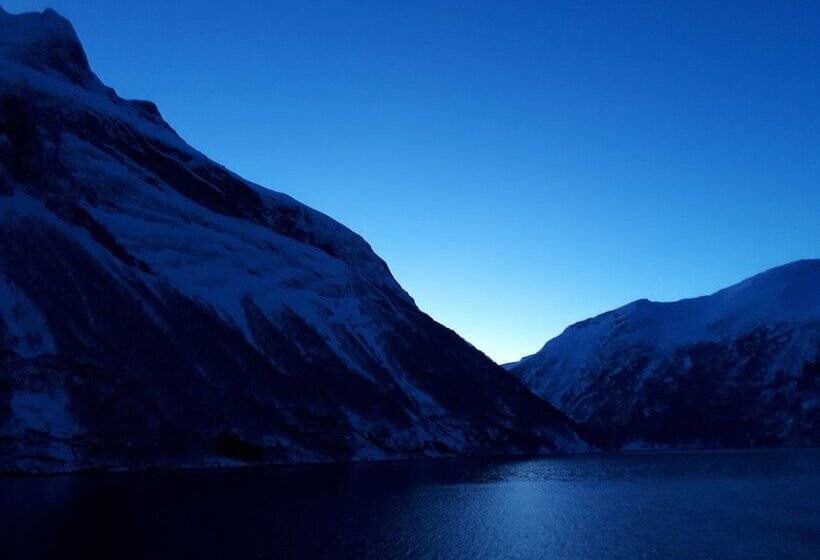 בית מלון כפרי Lunheim In Geiranger