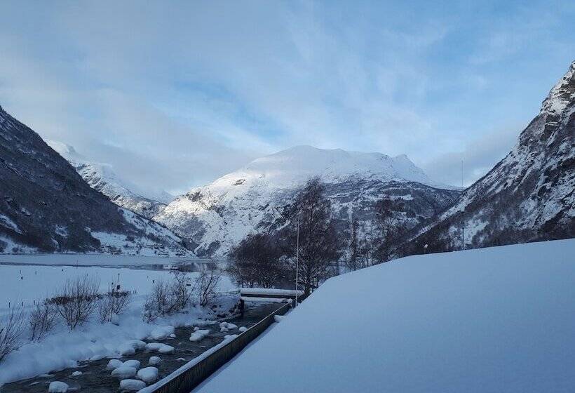 בית מלון כפרי Lunheim In Geiranger