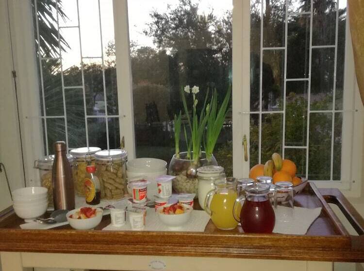 פנסיון 6 On Kloof Guest House