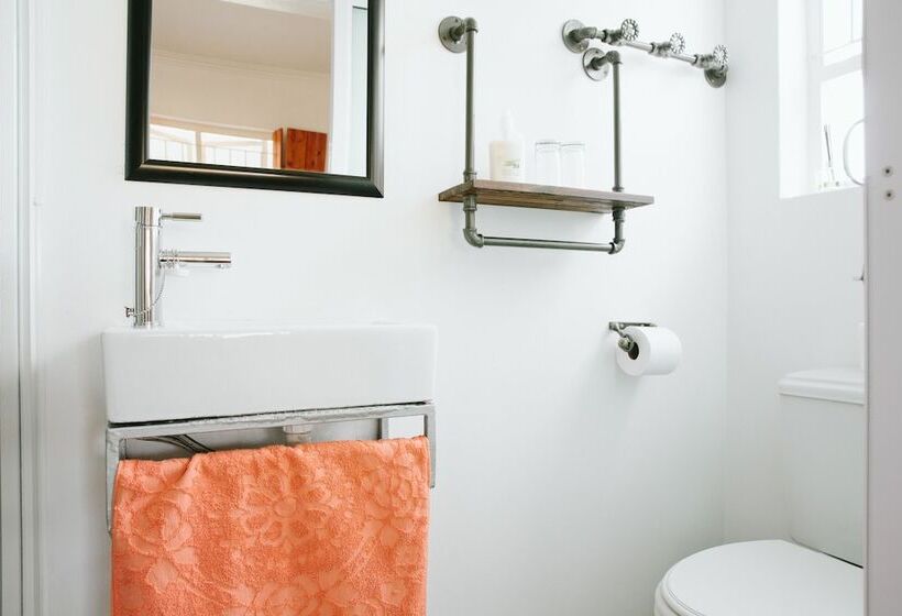 פנסיון 6 On Kloof Guest House