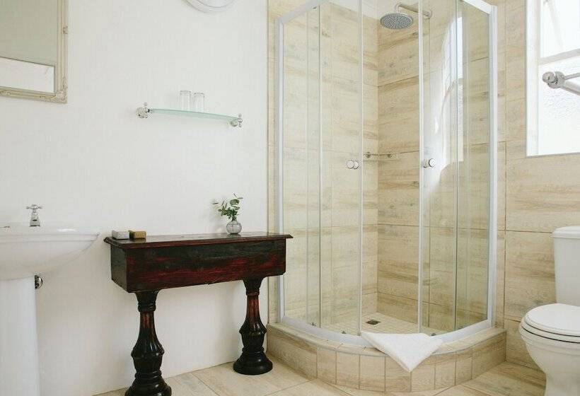 פנסיון 6 On Kloof Guest House