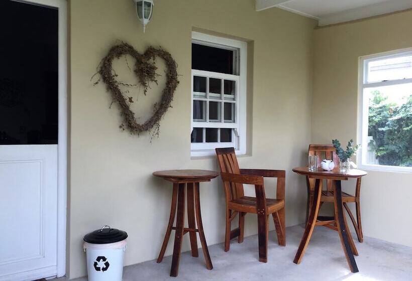 פנסיון 6 On Kloof Guest House