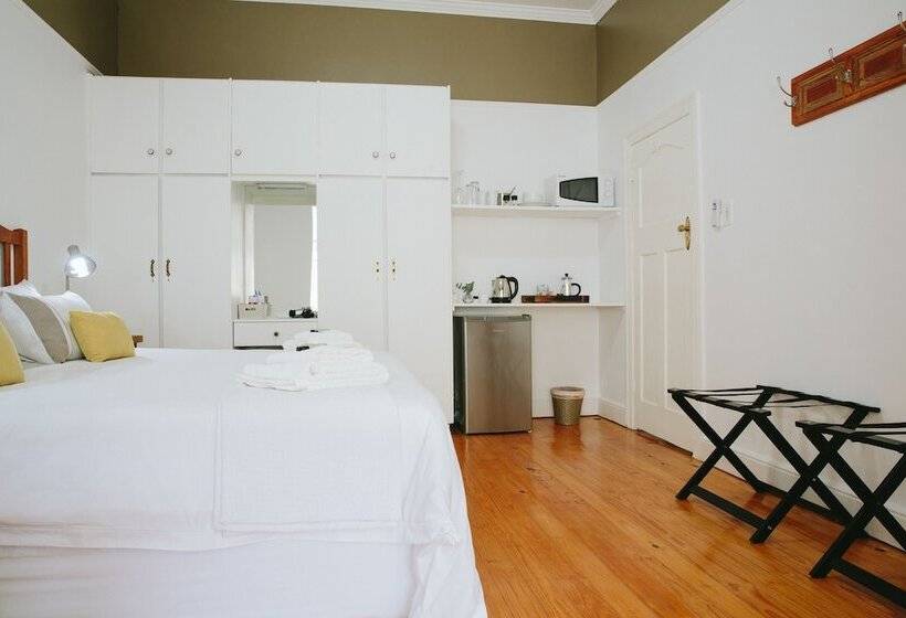 פנסיון 6 On Kloof Guest House