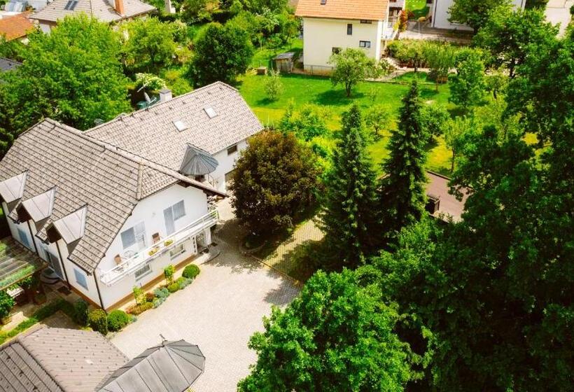 پانسیون Apartment Sobe Ravbar