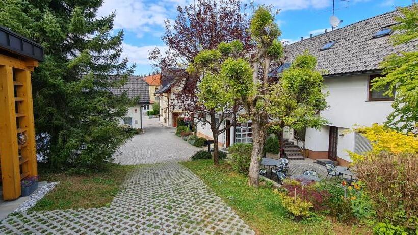 پانسیون Apartment Sobe Ravbar