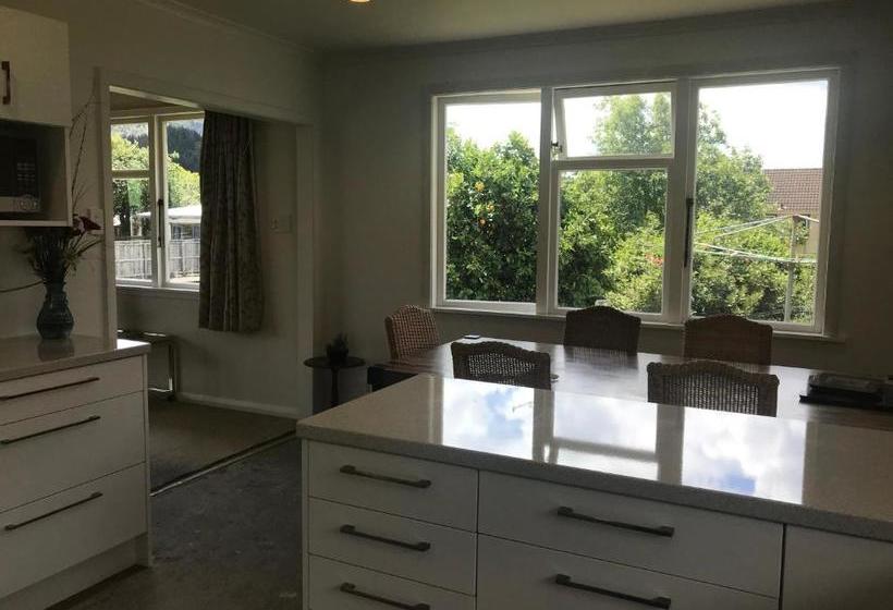 پانسیون Close To Picton Town