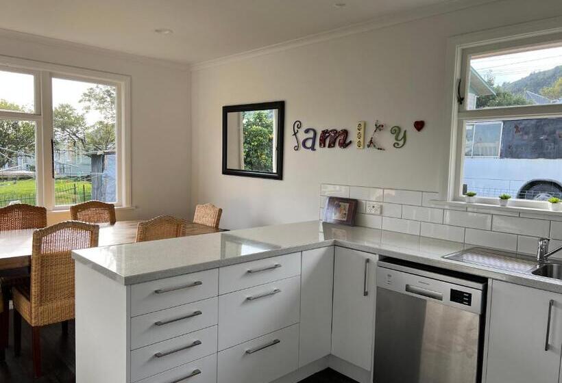 پانسیون Close To Picton Town