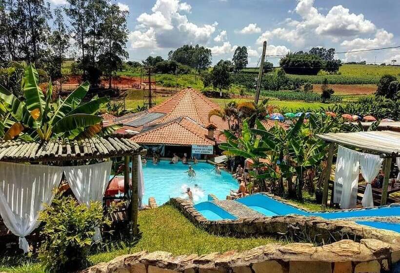 پانسیون Ganso Complexo De Lazer