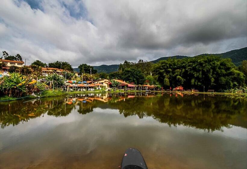 پانسیون Ganso Complexo De Lazer