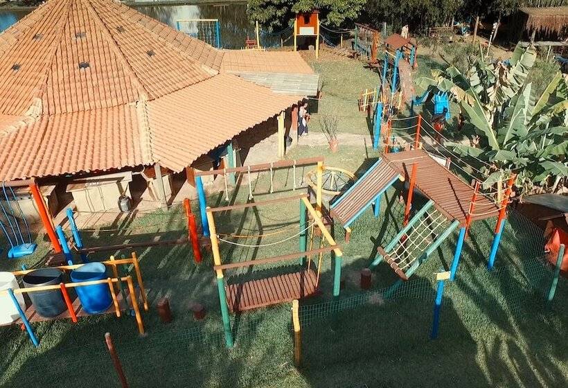 پانسیون Ganso Complexo De Lazer