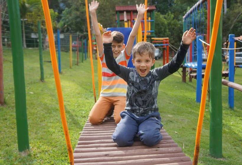 پانسیون Ganso Complexo De Lazer