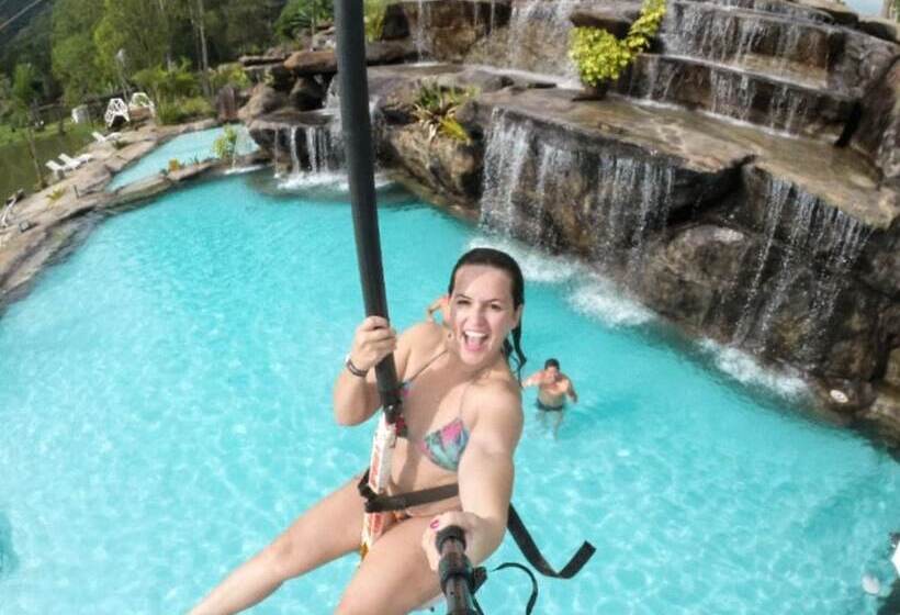 پانسیون Ganso Complexo De Lazer