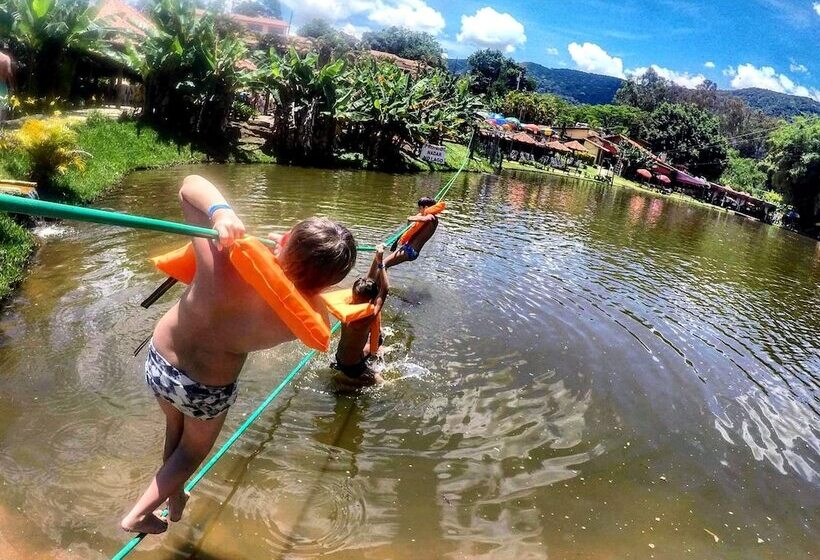 پانسیون Ganso Complexo De Lazer