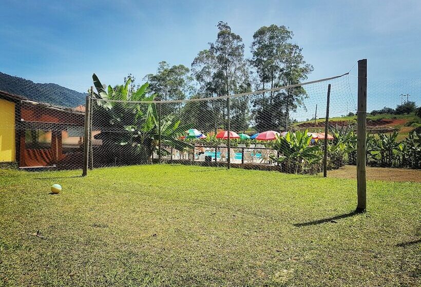 پانسیون Ganso Complexo De Lazer