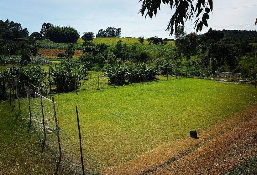 پانسیون Ganso Complexo De Lazer