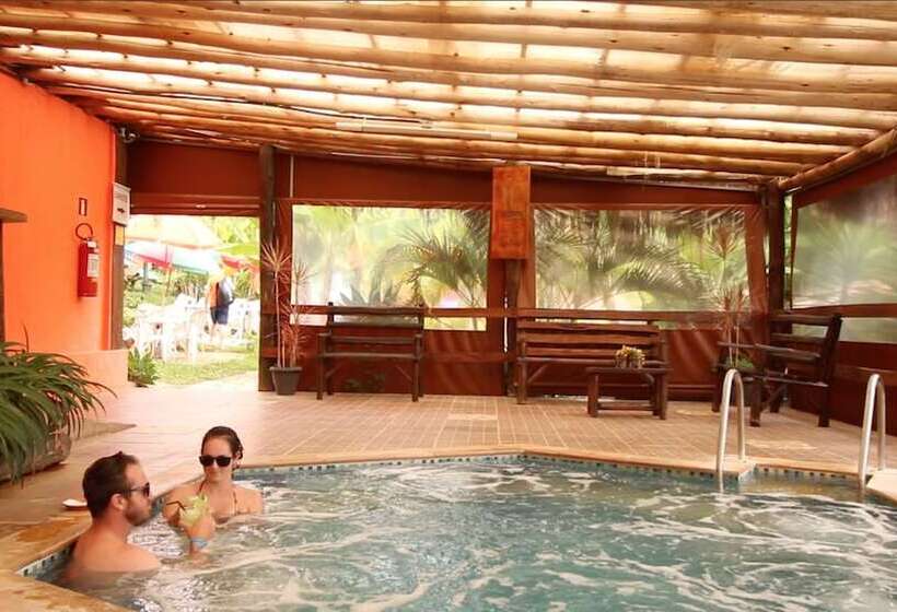 پانسیون Ganso Complexo De Lazer