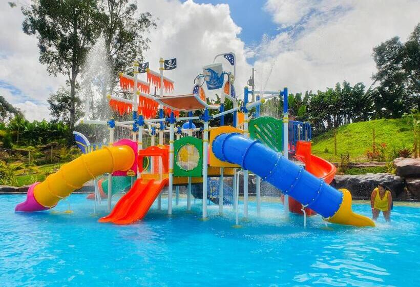 پانسیون Ganso Complexo De Lazer