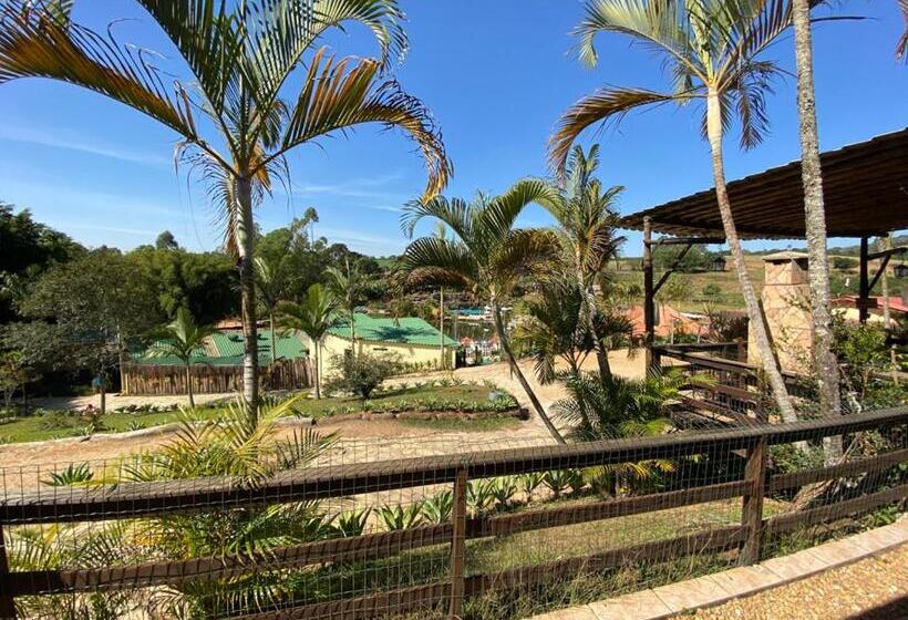 پانسیون Ganso Complexo De Lazer