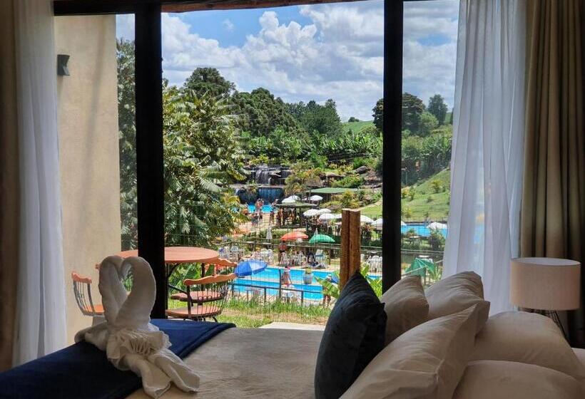 پانسیون Ganso Complexo De Lazer