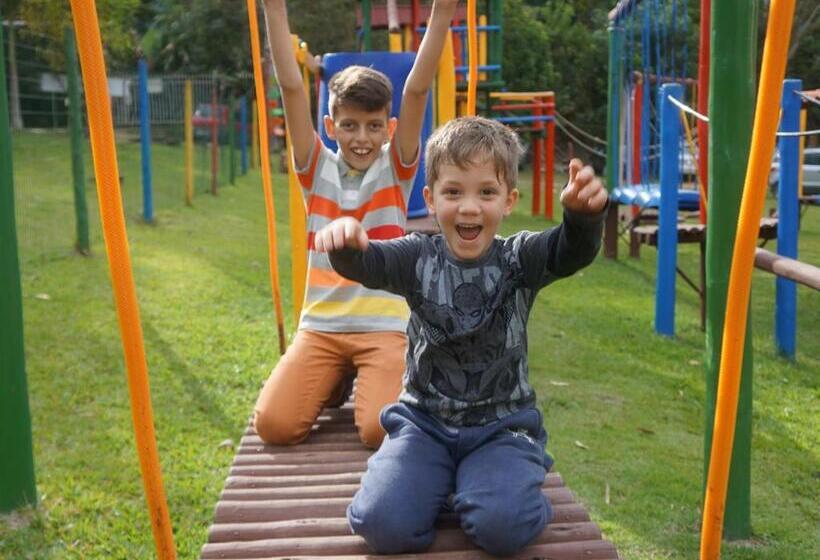 پانسیون Ganso Complexo De Lazer