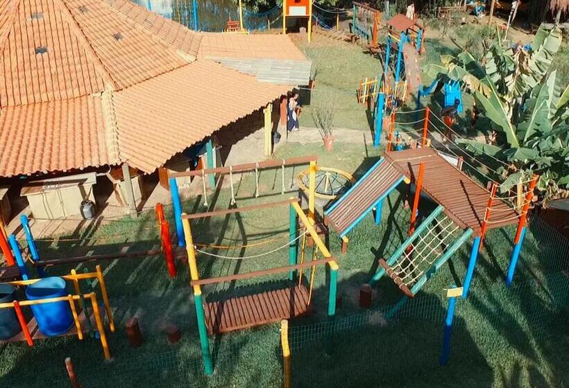 پانسیون Ganso Complexo De Lazer