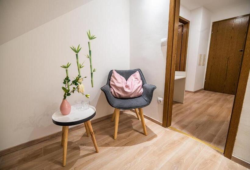 پانسیون Guesthouse Leski Dvor