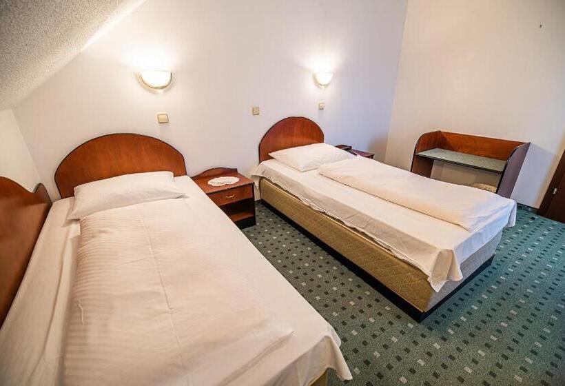 پانسیون Guesthouse Leski Dvor