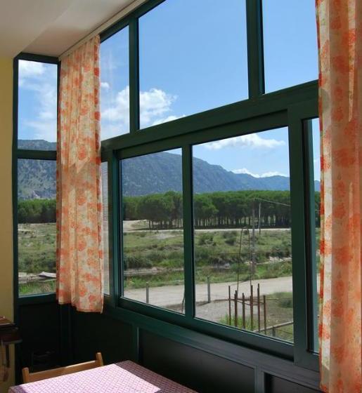 פנסיון H And H Guesthouse