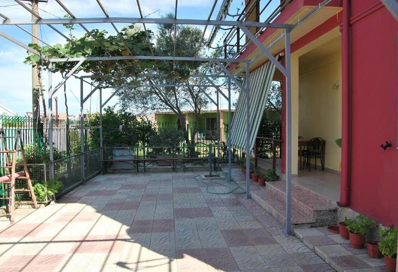 פנסיון H And H Guesthouse