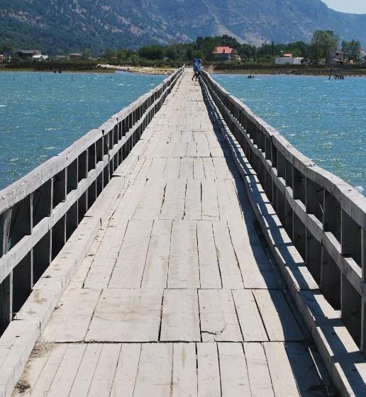 פנסיון H And H Guesthouse