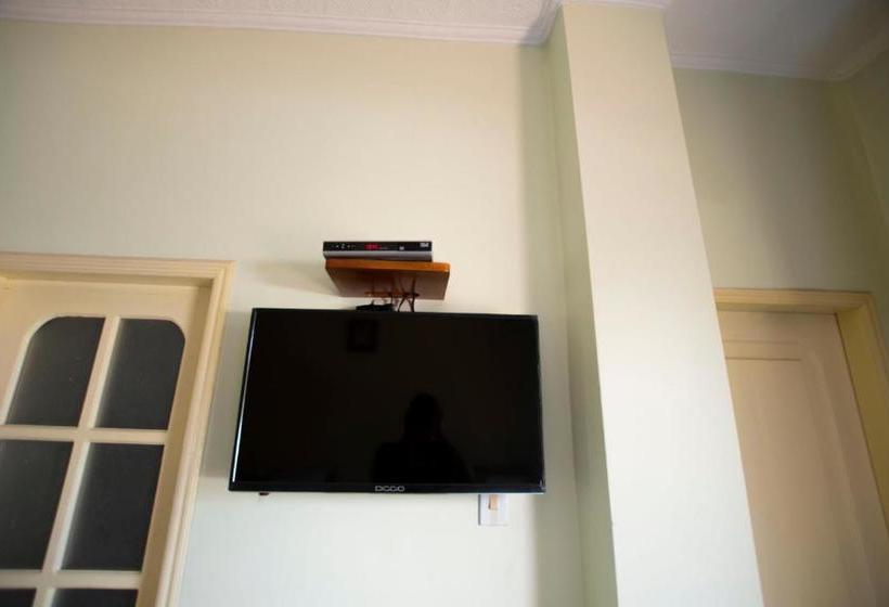 پانسیون Hostal Andry