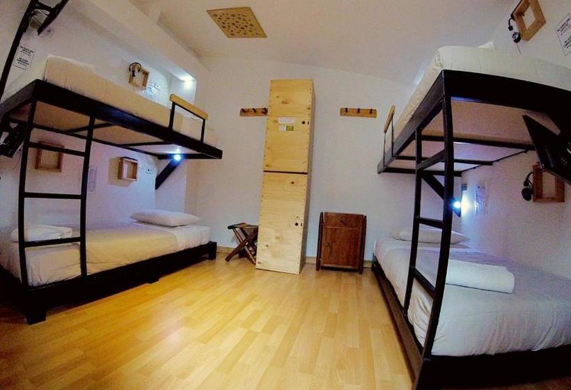 پانسیون Hostal De La 57