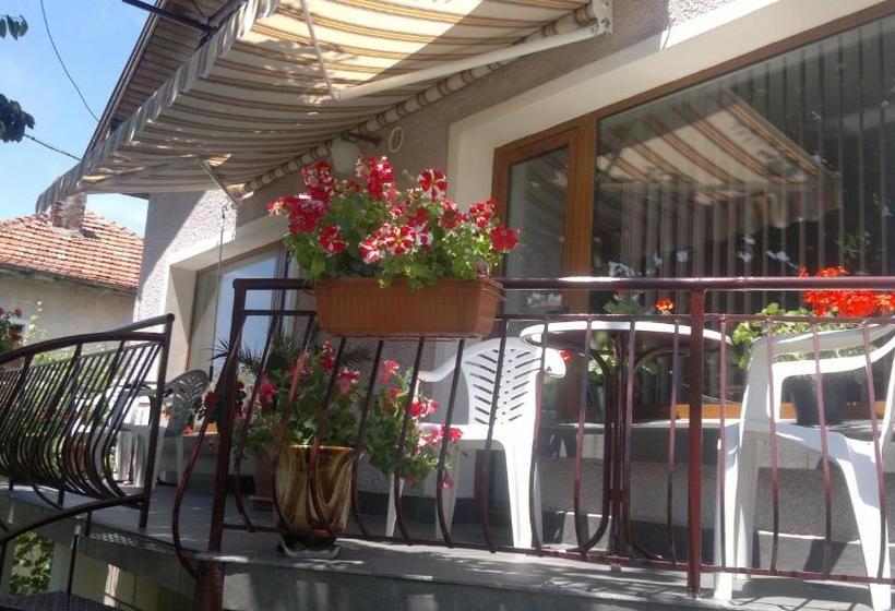 پانسیون Kyurkchievi Guest House