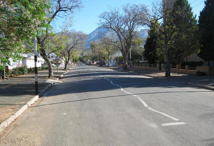 بنسيون Ladismith Manor