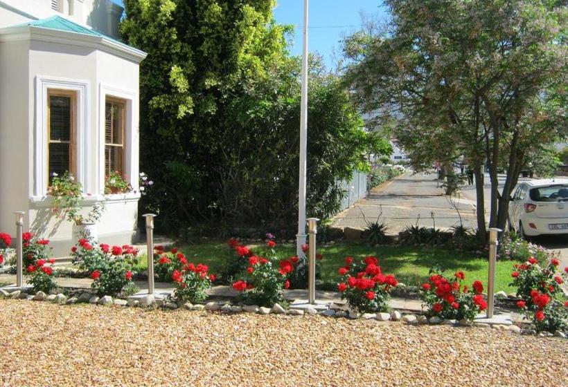 بنسيون Ladismith Manor