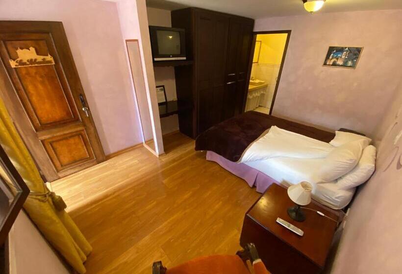 پانسیون Latacunga Hostel