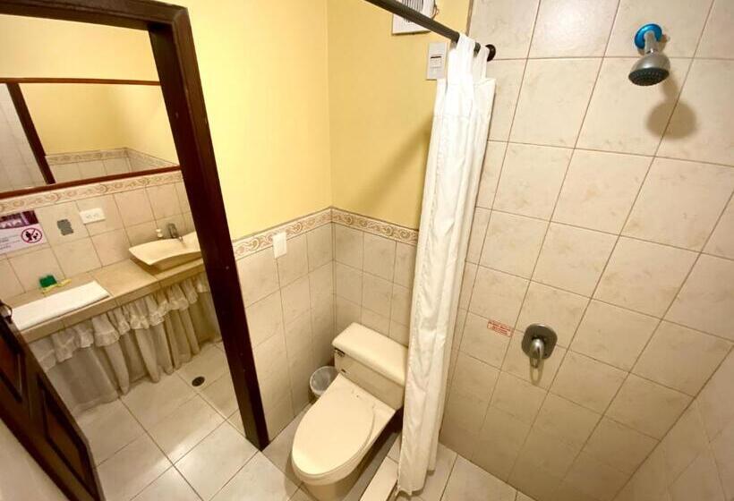 پانسیون Latacunga Hostel