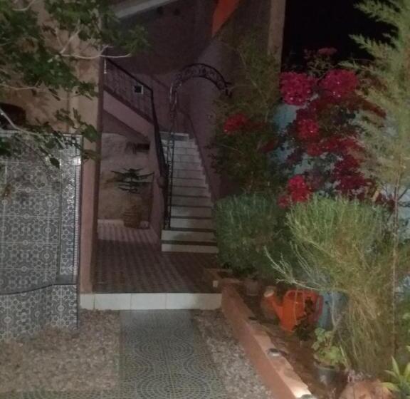 پانسیون Maison Tigmi Ozro