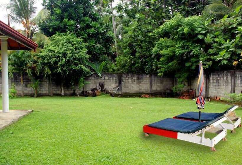 פנסיון Methira Villa