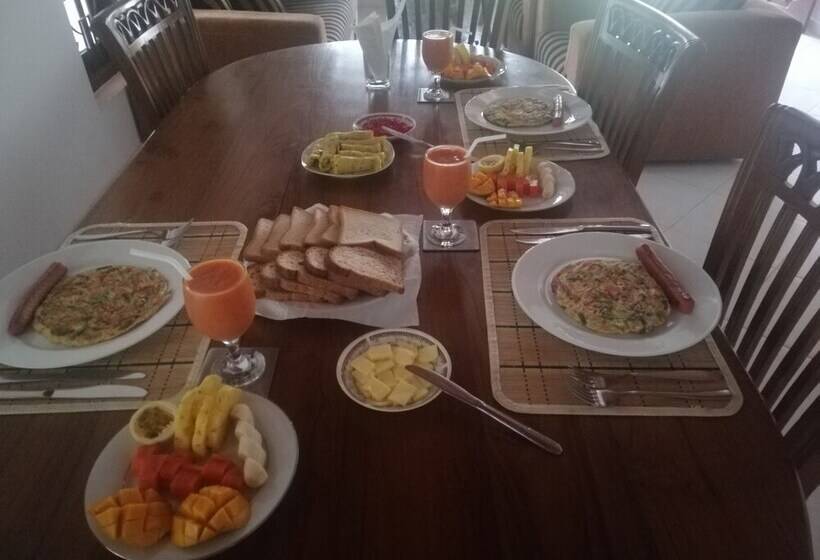 פנסיון Methira Villa