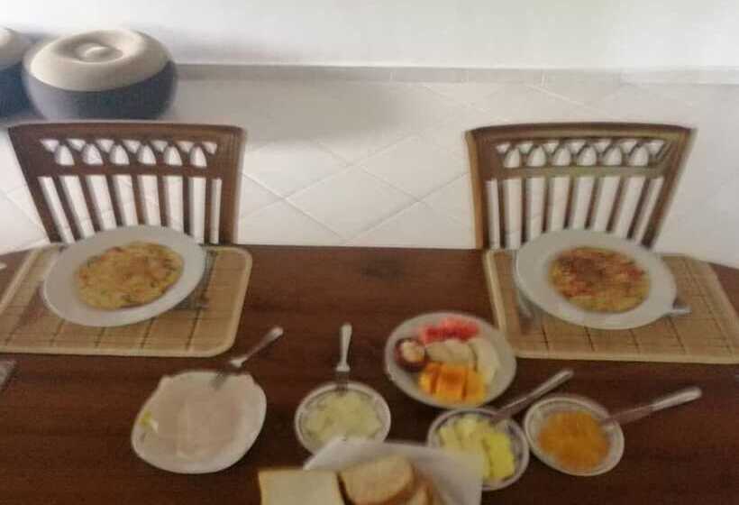 פנסיון Methira Villa