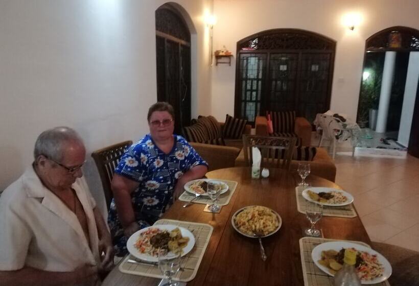 פנסיון Methira Villa