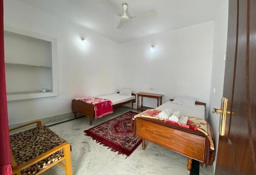 פנסיון Rahul Guest House