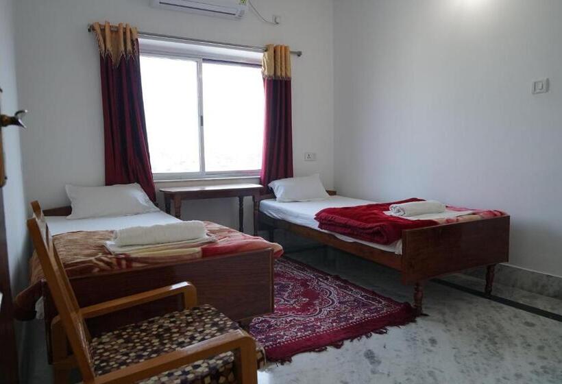 פנסיון Rahul Guest House