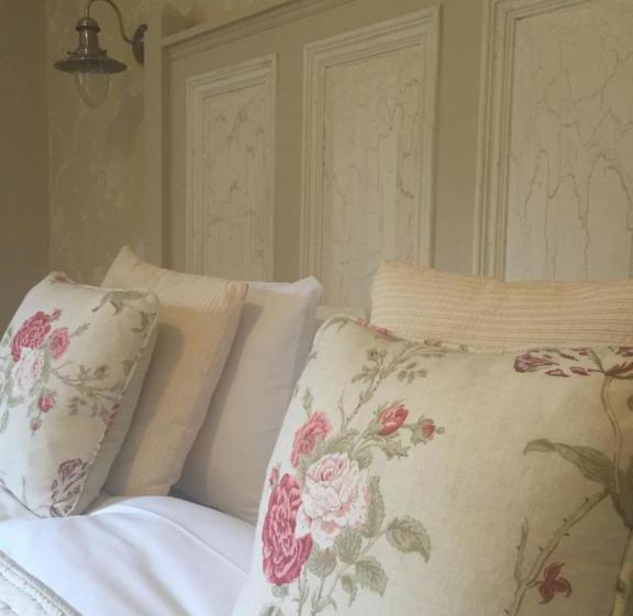 بنسيون Riverbank, Country Pub And Guesthouse