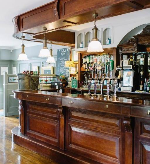 بنسيون Riverbank, Country Pub And Guesthouse