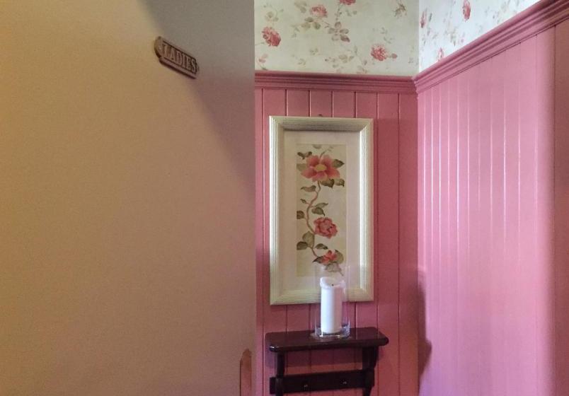 بنسيون Riverbank, Country Pub And Guesthouse